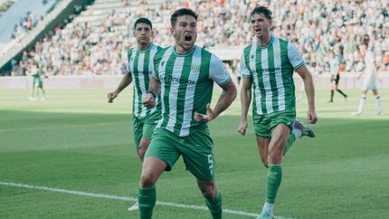 Martín Rio, con dos goles, fue la gran figura en el triunfo de Banfield. Martín Rio, con dos goles, fue la gran figura en el triunfo de Banfield.