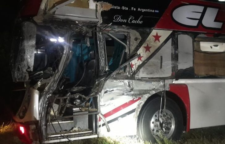 Así quedó el micro que manejaba el chofer de Lomas de Zamora.