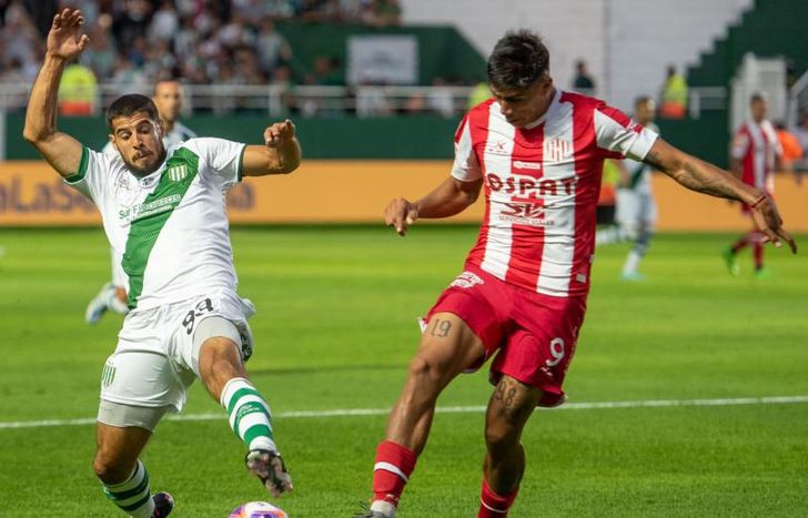 Emanuel Insúa debutó en Banfield.