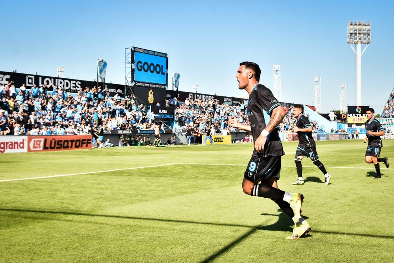 Temperley se puso en ventaja a través de un penal de Marcos Echeverría.