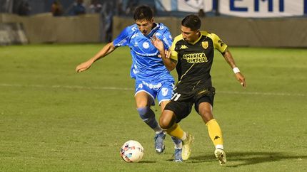 Rosales se queda cerca.