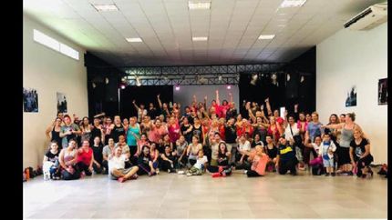 Dictan clases de Zumba en el Centro Cultural San José