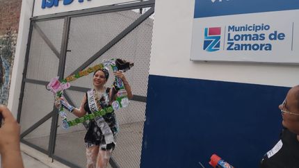 Es de Albertina, tiene 35 años, un hijo de 19 y una vida profesional que recién empieza. Es de Albertina, tiene 35 años, un hijo de 19 y una vida profesional que recién empieza.