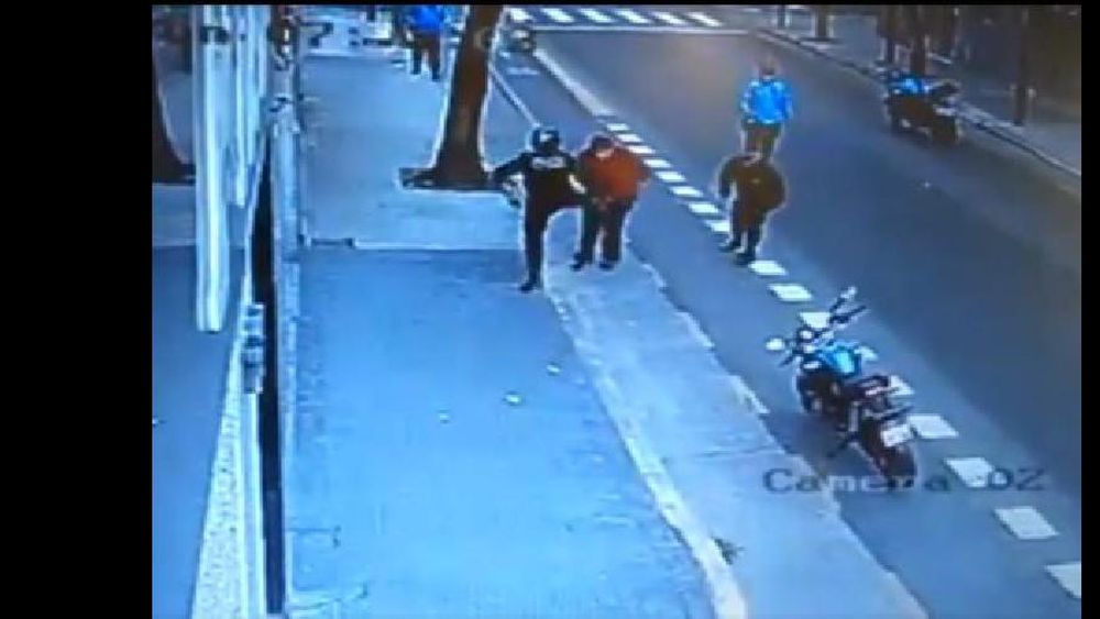 Un policía de la Ciudad mató a un hombre de una patada en el pecho
