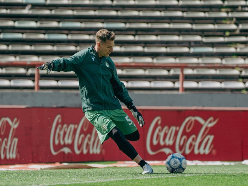 Diego Ruso Rodríguez nuevamente titular en Banfield.
