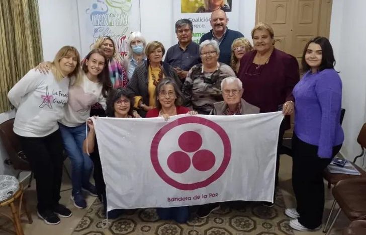 Los integrantes del Centro Cultual Mariano Moreno decidieron homenajear a las mujeres en su día.