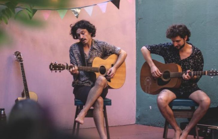 Dupla de jóvenes talentos.