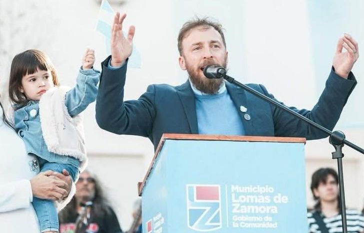 Federico Otermín y Daniela Vilar, junto a su hija.