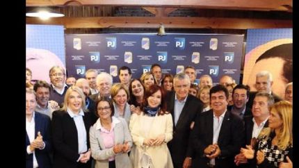 cristina participo de la cumbre del pj, donde se propuso armar un ?gran frente electoral?