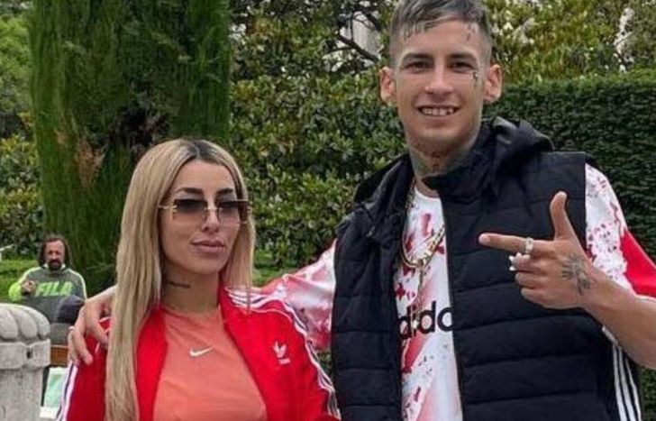 En guerra por el nuevo amor del cantante de cumbia.