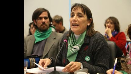 dos discursos fervientes, a favor y en contra