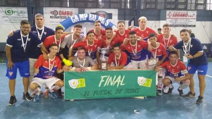 La Tercera cerró el año festejando el título.