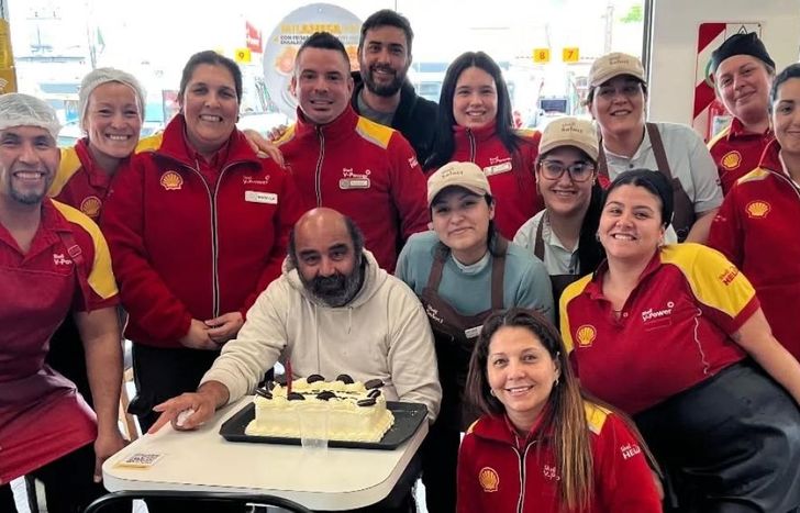 La foto causó una revolución en las redes sociales: los vecinos celebraron el gesto de los empleados.