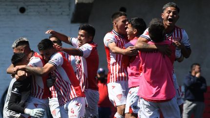 La alegría de los pibes Milrayitas por pasar a la final.