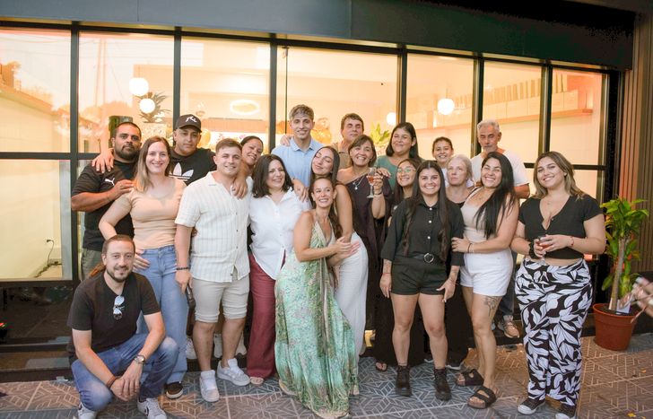 Emoción y alegría sobrevolaron los alrededores de la Confitería Gallardón. Una jornada para el recuerdo.