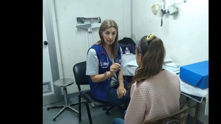 se busca garantizar el acceso gratuito y descentralizar la atención en cada barrio.