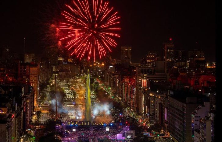 Gran fiesta en la 9 de Julio.