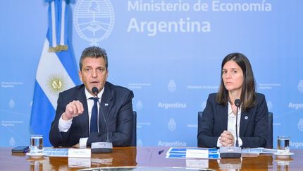 Massa y Raverta hicieron el anuncio desde el Ministerio de Economía.