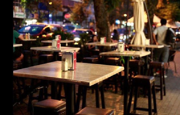 los restoranes chicos podrán volver con medidas de prevención.