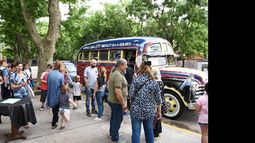 habrá tres paseos a bordo de un colectivo modelo 1947.