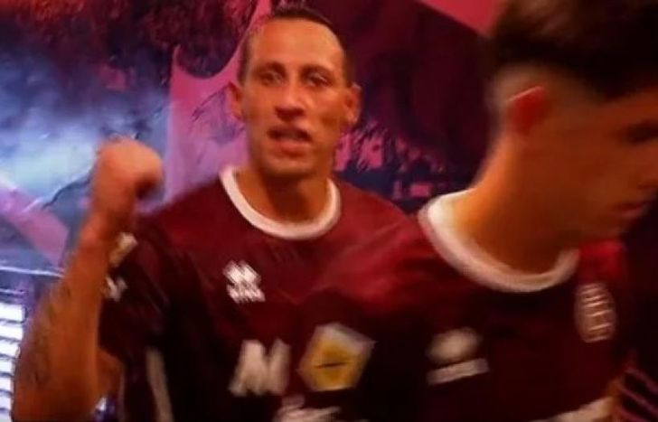 Cristian Lema, enfurecido con Darío Herrera.