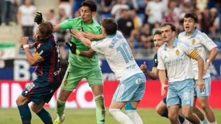 La trompada brutal del ex Lanús Esteban Andrada.