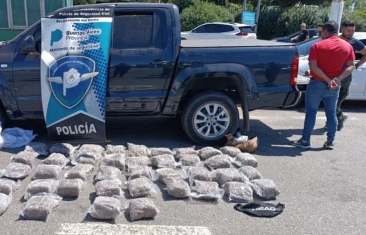 El conductor llevaba 40 kilos de marihuana.