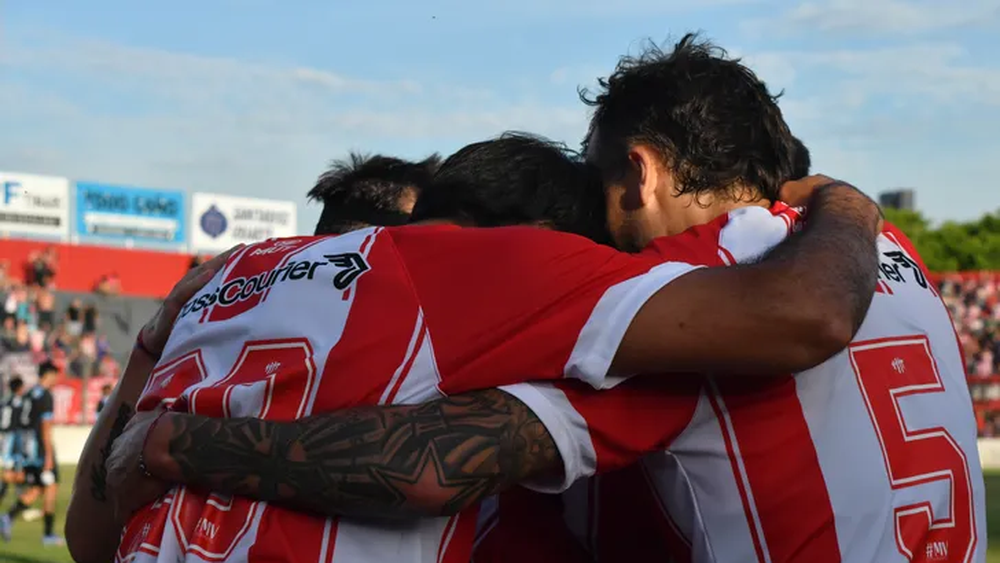 Talleres de Escalada consiguió un triunfo importante sobre el final. Talleres de Escalada consiguió un triunfo importante sobre el final.