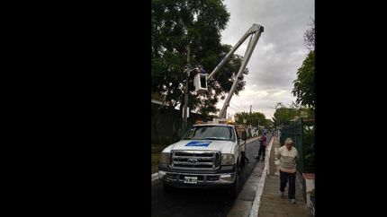 mejoran las calles de llavallol sur con bacheos y nuevas luces led