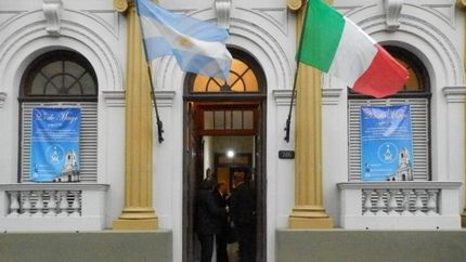 Este domingo en Colombres 146, Lomas ofrecerán chocolate y pastelitos.