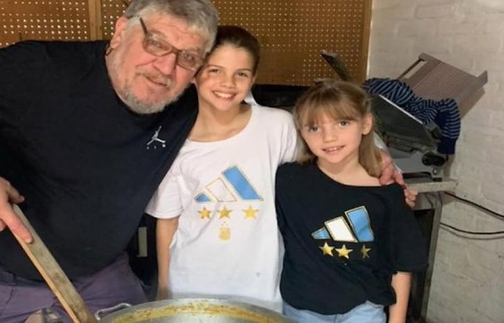 Juan Carlos Icardi con sus nietas.