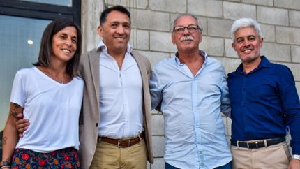 Alberto Lecchi, acompañado por sus vicepresidentes.