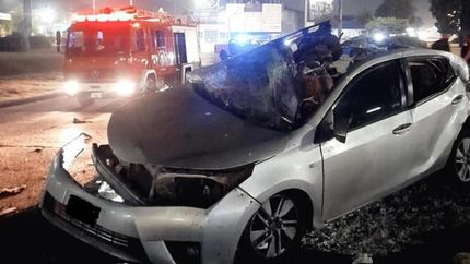El auto quedó totalmente destruido. El auto quedó totalmente destruido.
