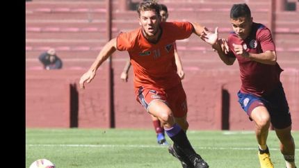 Matías Cortave durante el partido que el Tricolor jugó en La Fortaleza frente a Lanús.