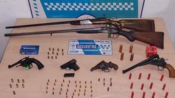 El arsenal encontrado por la Policía en la casa del detenido.