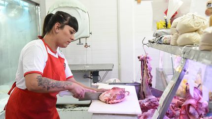El consumo de carne vacuna cayó 42% por la crisis económica.