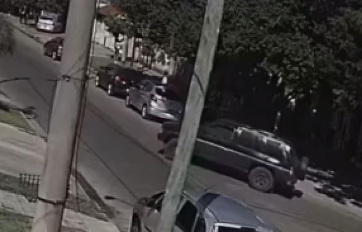 Por medio de cámaras de seguridad, lo captaron.