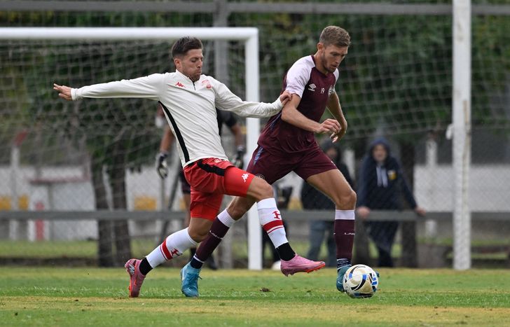 Lanús disputó dos partidos ante Huracán, de visitante.