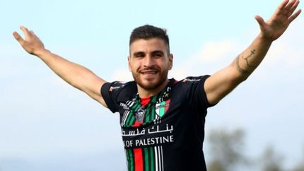 Fernández se destacó en el fútbol chileno. Fernández se destacó en el fútbol chileno.