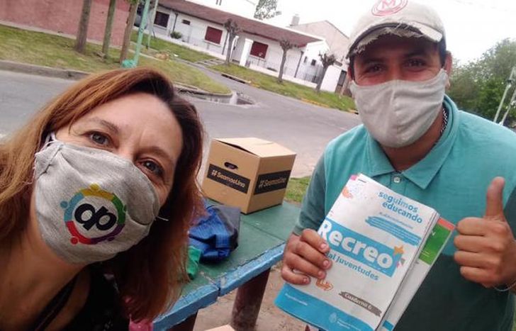 Cumple con el protocolo para dictar sus clases.