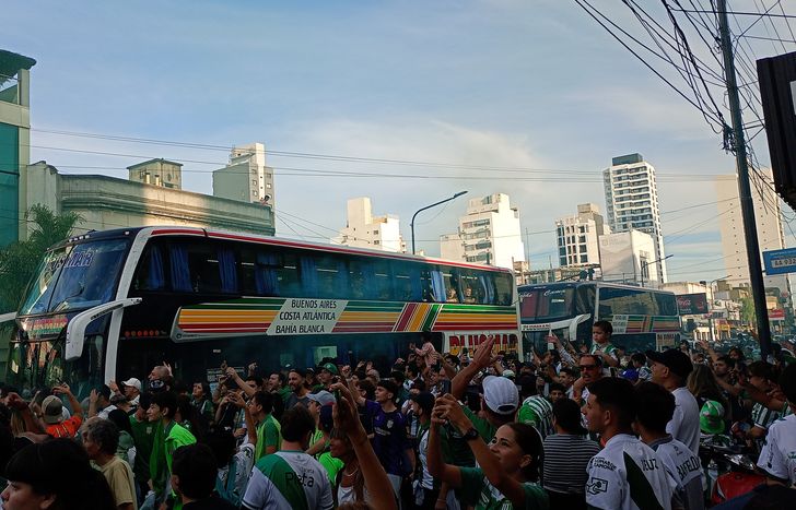 El centro de Banfield, Maipú y Alsina, se tiñó de verde y blanco.