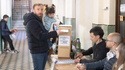 Federico Otermín votó en el colegio Nuestra Señora de Lourdes, en Banfield.