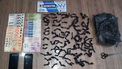 La Policía detuvo a tres personas dedicadas a la venta de drogas en Villa Fiorito. La Policía detuvo a tres personas dedicadas a la venta de drogas en Villa Fiorito.