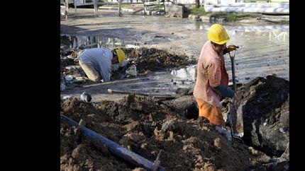 trabajan para que todo fiorito quede conectado a las cloacas