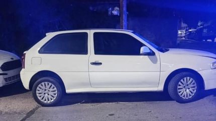 El vehículo sustraído tenía pedido de secuestro activo.