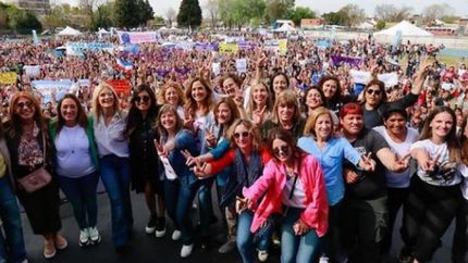 Una multitud se reunió en Lomas: hubo talleres y conversatorios.