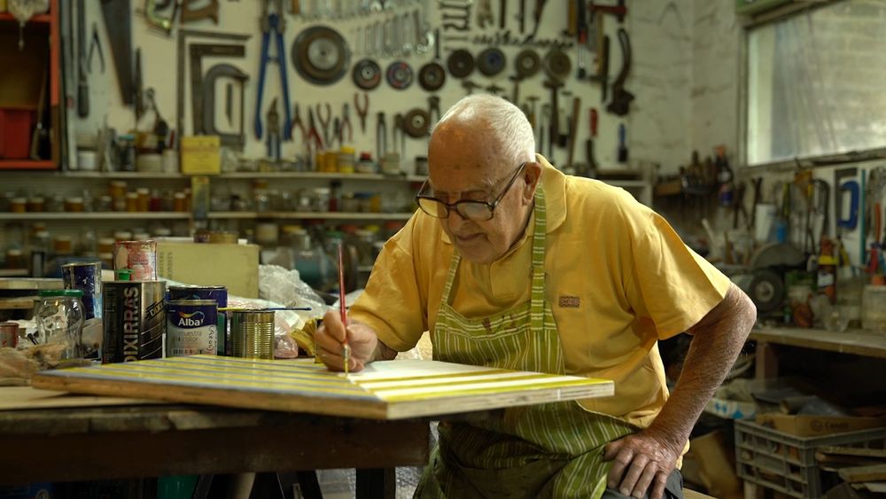 El documental retrata la vida y la obra del escultor y pintor de Temperley.