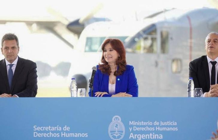 En recuperación del avión Skyvan PA-51, que fue utilizado en los llamados Vuelos de la muerte.