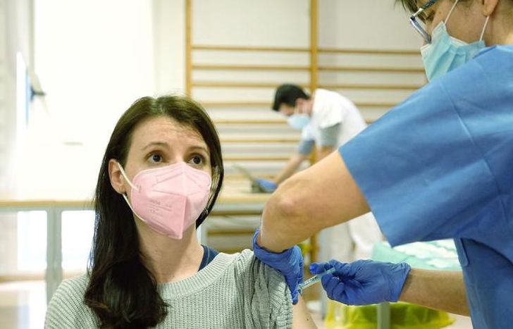 Vacunarán a los docentes de nivel inicial y primario.