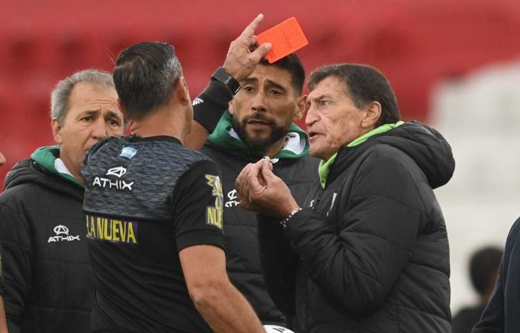 Falcioni fue expulsado ante Barracas Central.